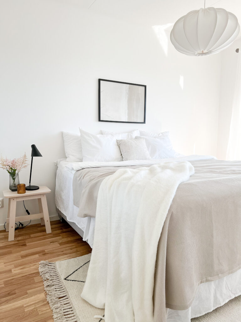 Light and airy bedroom in scandinavian minimalism style